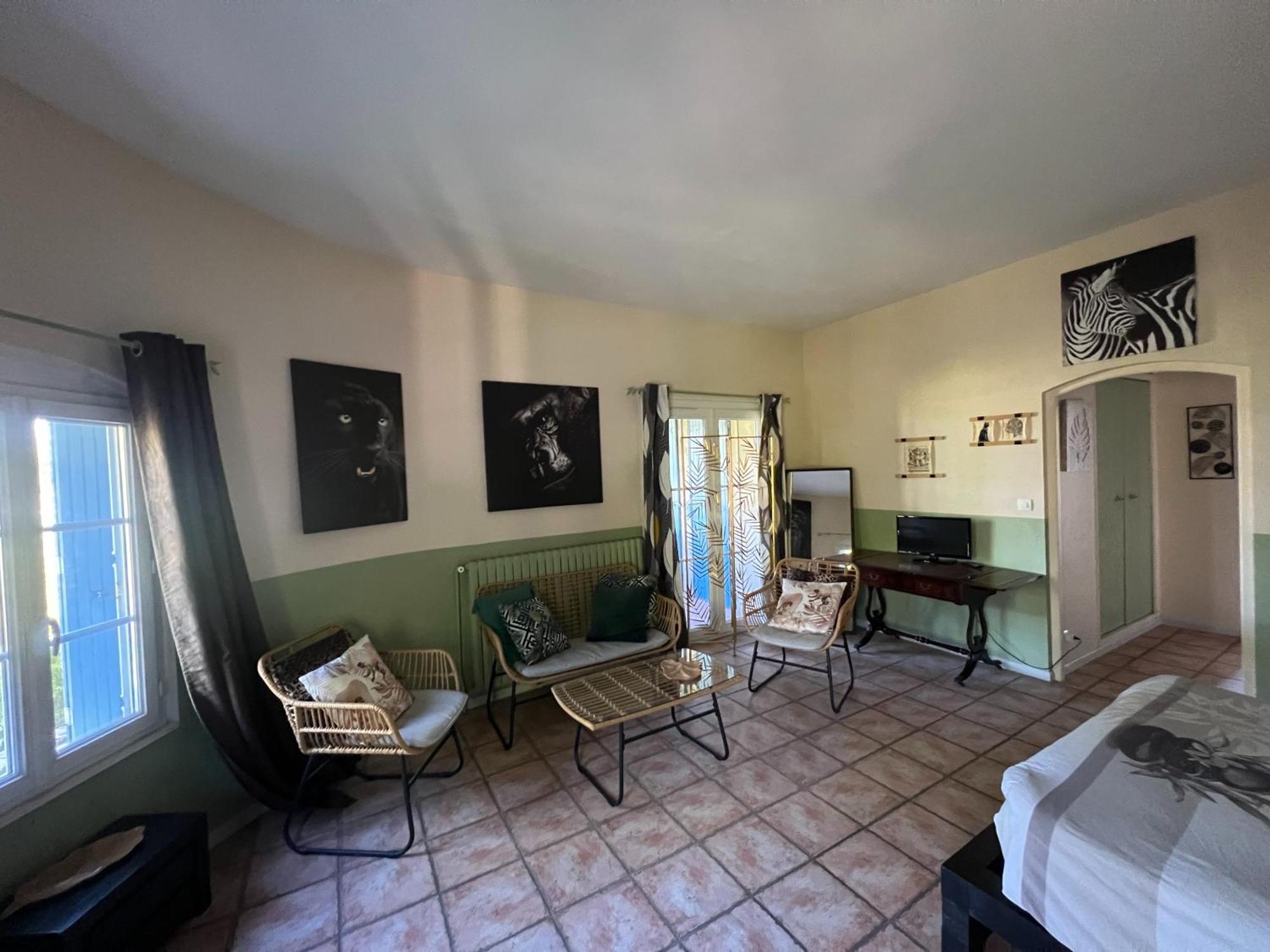 グレウー・レ・バン Bastide Du Bonheur Saint Donat Bed & Breakfast エクステリア 写真