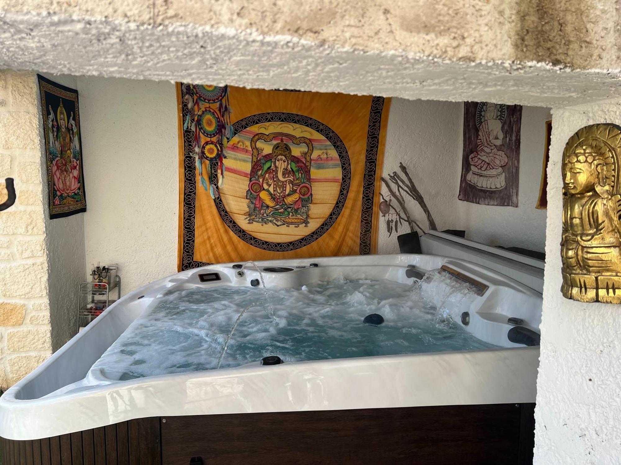 グレウー・レ・バン Bastide Du Bonheur Saint Donat Bed & Breakfast エクステリア 写真